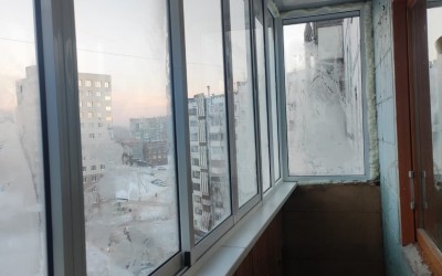 Холодное раздвижное остекление П-образного балкона